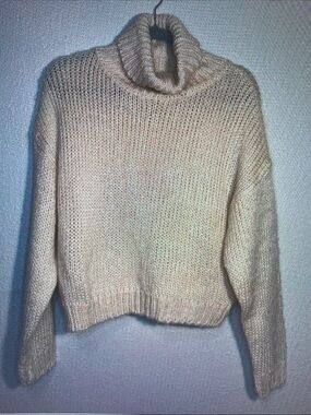 Q2 Neutral Cream Cropped Turtleneck Sweater